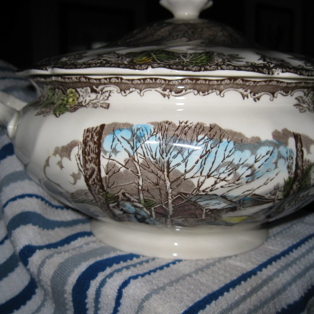 Johnson Brothers England The friendly Village soup tureen